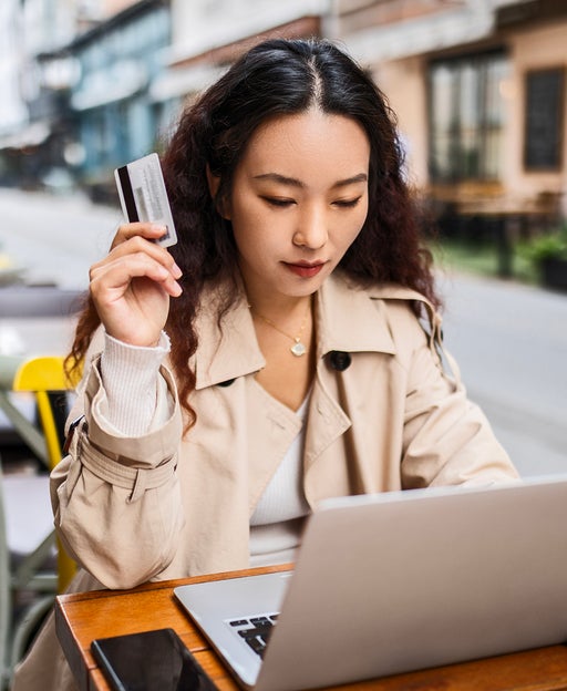 Earn rewards on a budget with these no-annual-fee credit card strategies